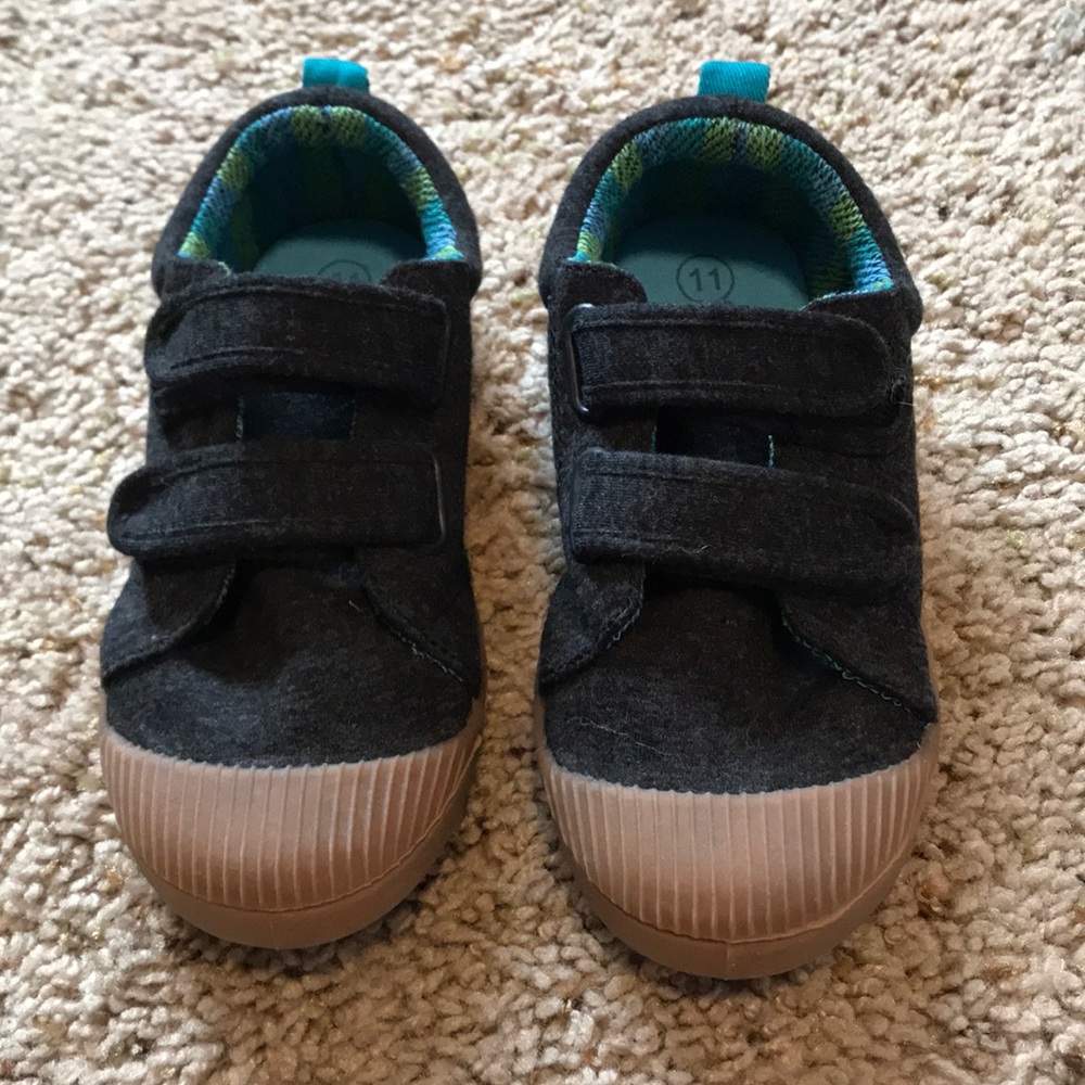 Boys Cat and Jack Gil sneakers